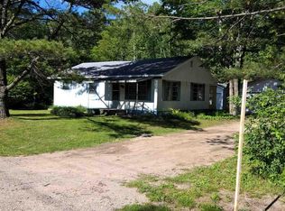 1037 S Richter Rd, Suttons Bay, MI 49682
