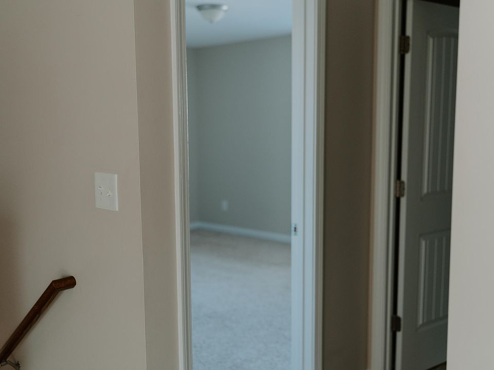 1st image of 699 New Castle Ln