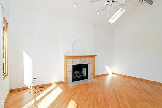 3rd image of 1448 W Chicago Ave #4F