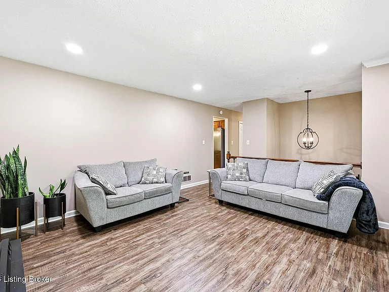 3605 Birnamwood Ct — Photo 8