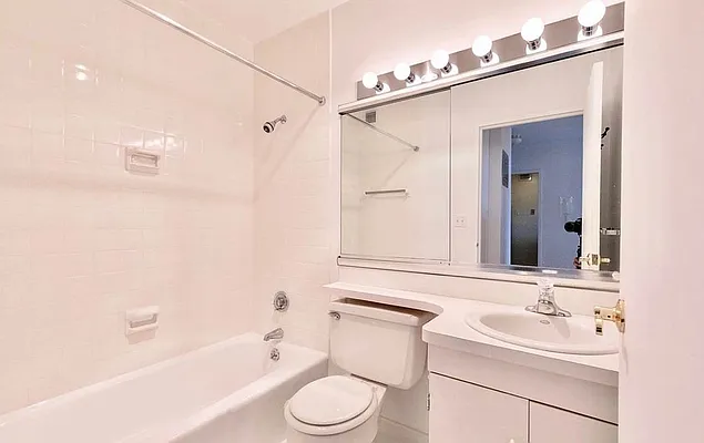 Rented by Manhattan Realty Group | media 4