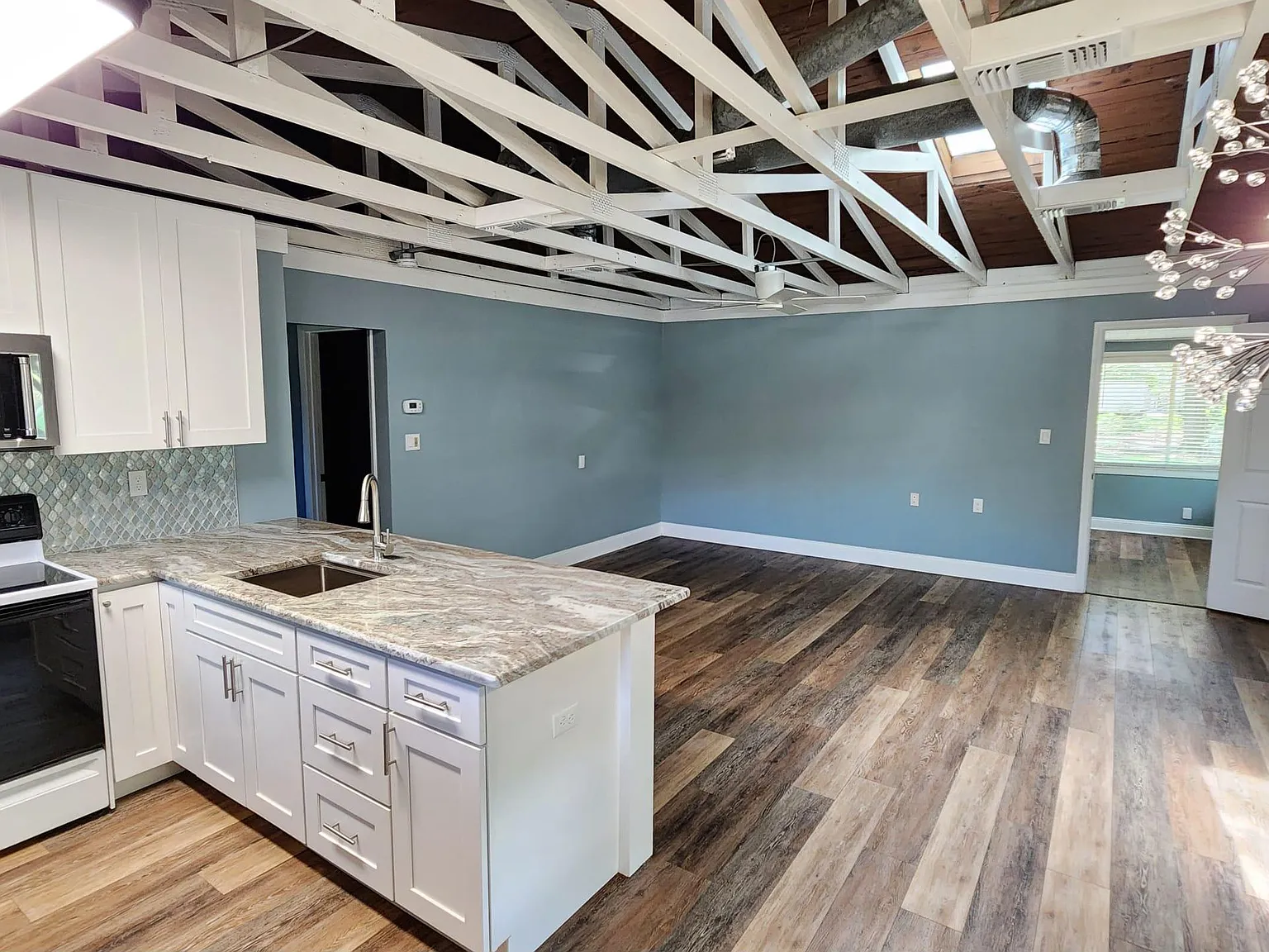 3 bed, 1088 sqft, $1,900 — Photo 2