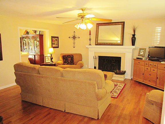 2nd image of 390 Strawberry Wynde NW