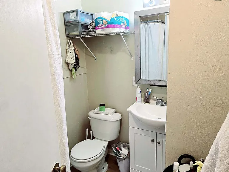 bathroom in bedroom 4