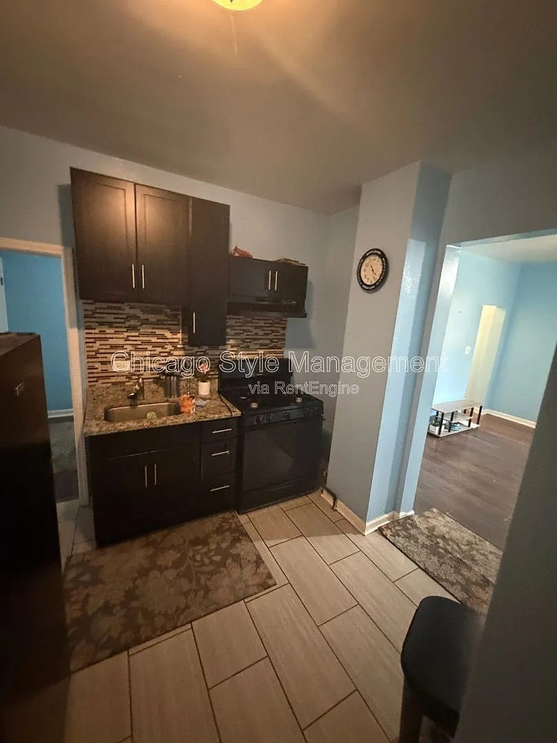 2 bed, 1.0 bath, $1,295 — Photo 3