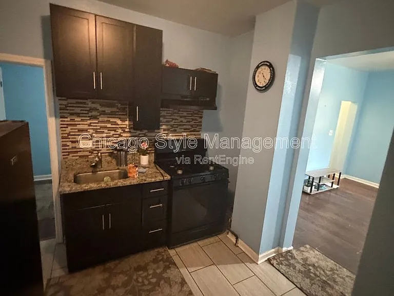 8756 S Exchange Ave #2F — Photo 3