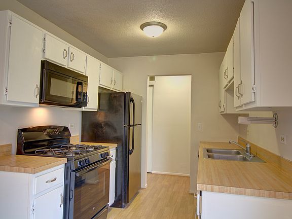 3rd image of 3312 Acorn Ct