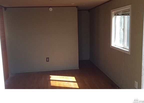 Rec room with restroom 