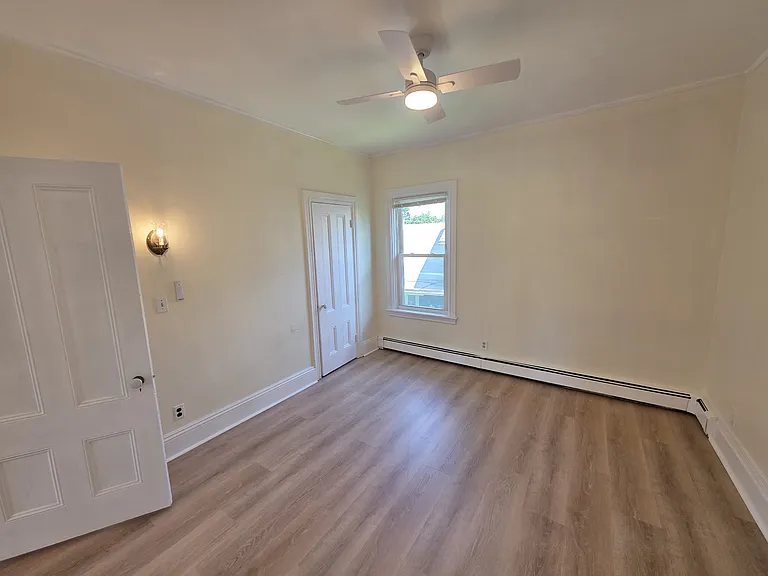 143 Union St 2ndflr 2b/1b Updated Freshpaint! Newfloors Spacious Prkg — Photo 9