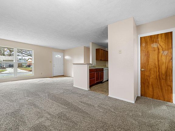 4th image of 2533 Lafayette Dr