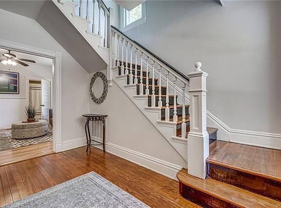 4th image of 511 W 26th St