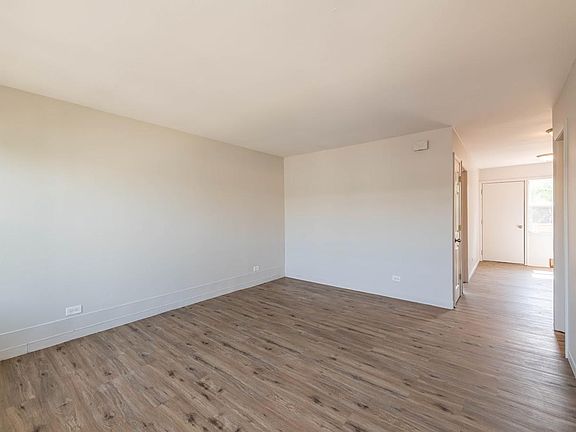 4th image of 748 E 5th Ct #G