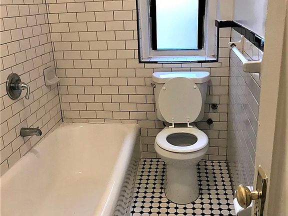 5th image of 2751 Matthews Ave #3E
