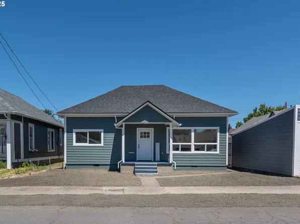 176 SE Hoover Ave, Roseburg, OR 97470