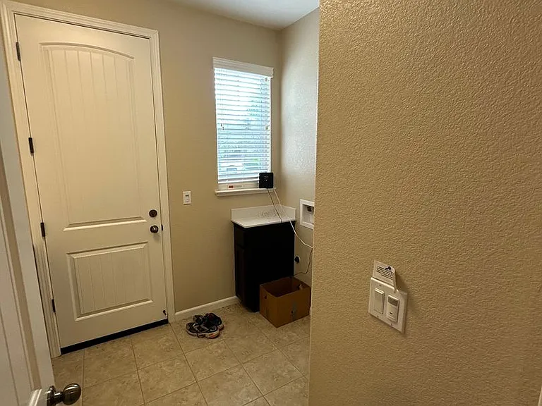 3251 Tinker Creek Way — Photo 24