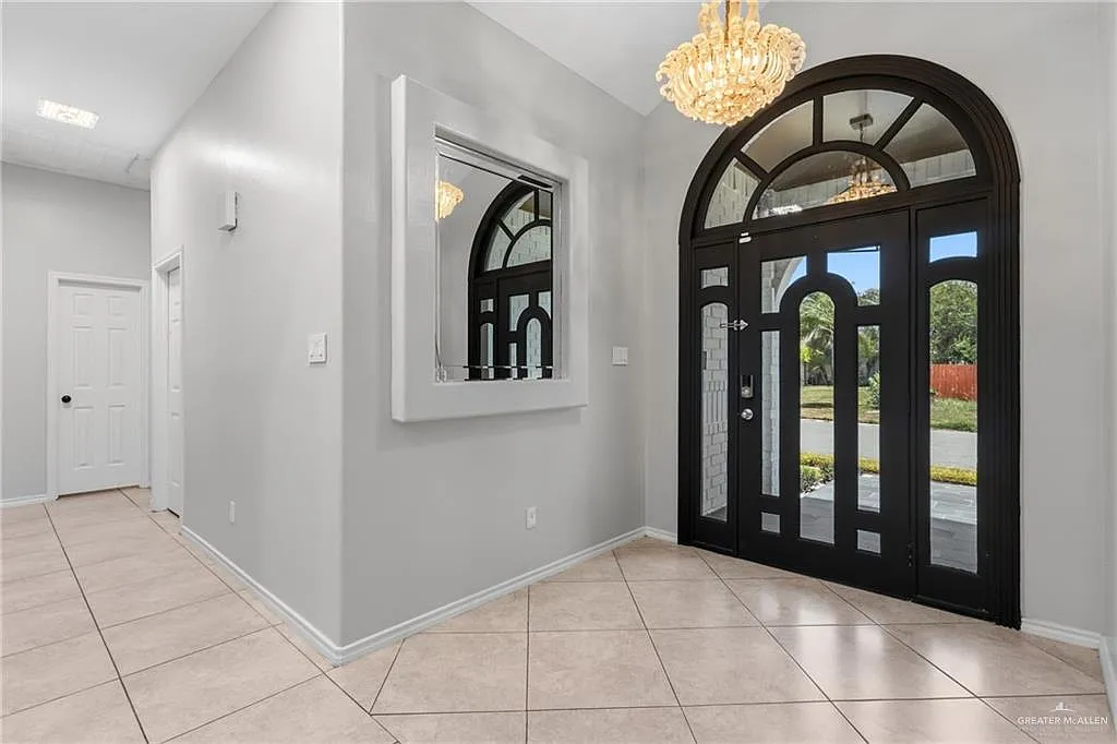 3 bed, 2.0 bath, 1638 sqft, $1,800 — Photo 4