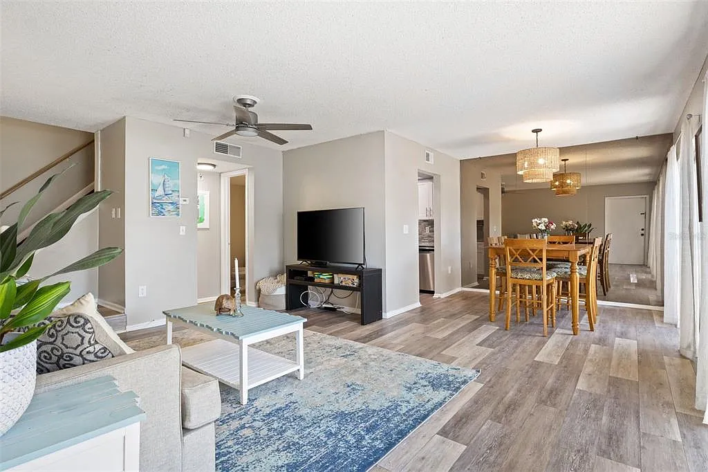 2 bed, 1.5 bath, 1104 sqft, $1,850 — Photo 2