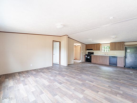 4th image of 623 Joyce Ln