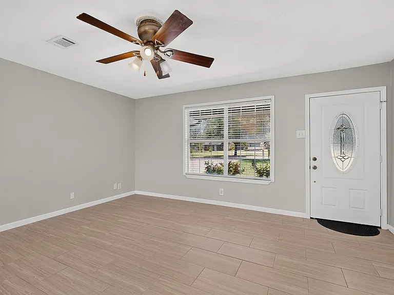 2307 Galway St — Photo 5