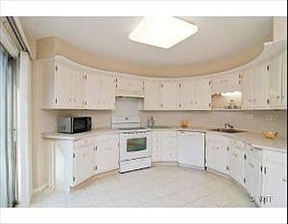 4th image of 713 Lexington Ct