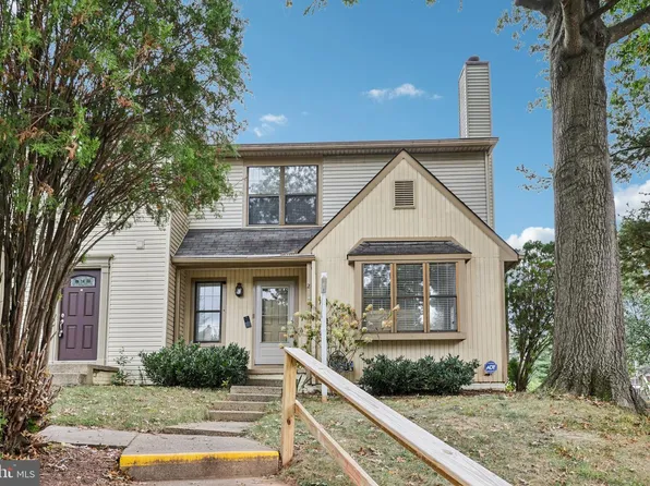 2 Berkeley Ct, Sterling, VA 20165