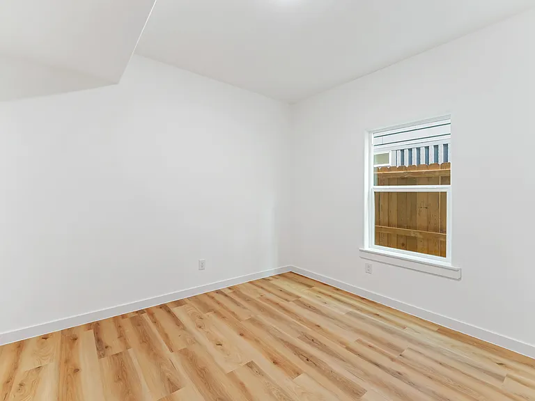 9324 Firnat St #B — Photo 16