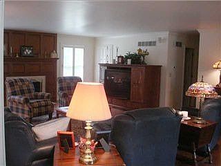 3rd image of 935 Plaza Dr
