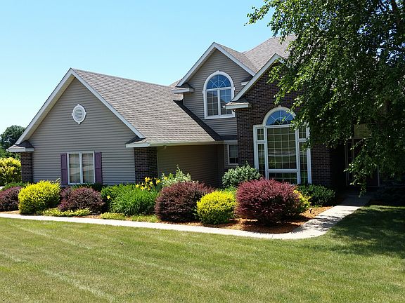 2nd image of 809 Fox Run Dr