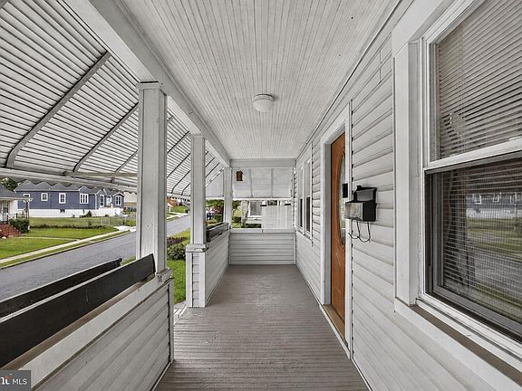 3rd image of 38 Lincoln Ave