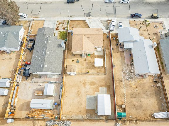 4th image of 809 S Sunset St