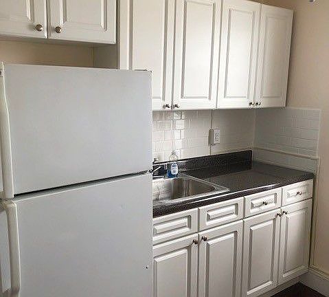 5th image of 2053 29th St APT 3F