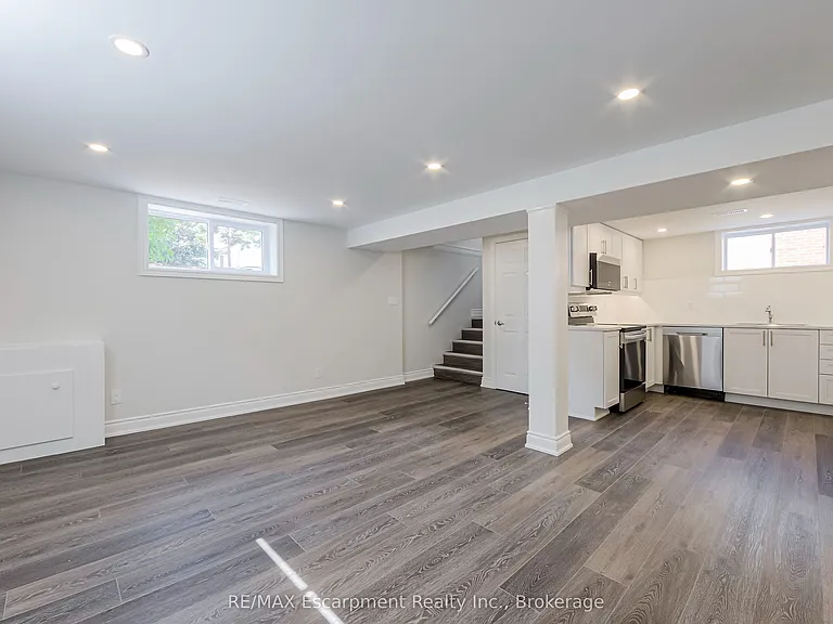 325 E 32nd St #2 — Photo 7