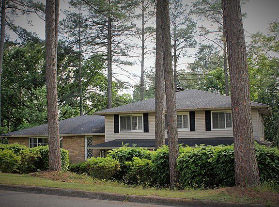 3rd image of 926 Campbellton Dr