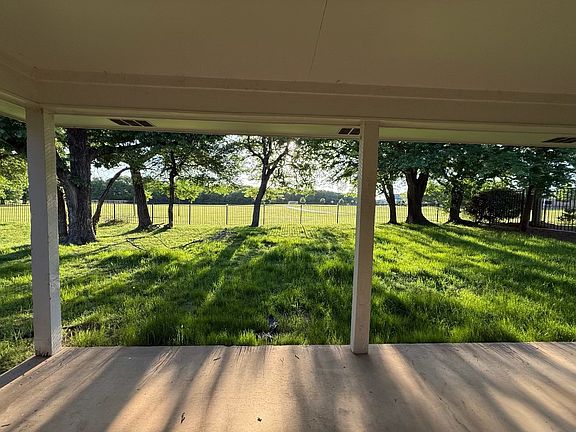 3rd image of 1210 Scenic Dr