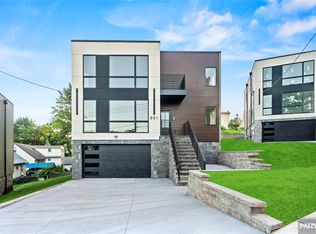 851 Pleasantview Ter, Ridgefield, NJ 07657