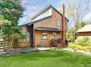 88 Ponquogue Ave, Hampton Bays, NY 11946