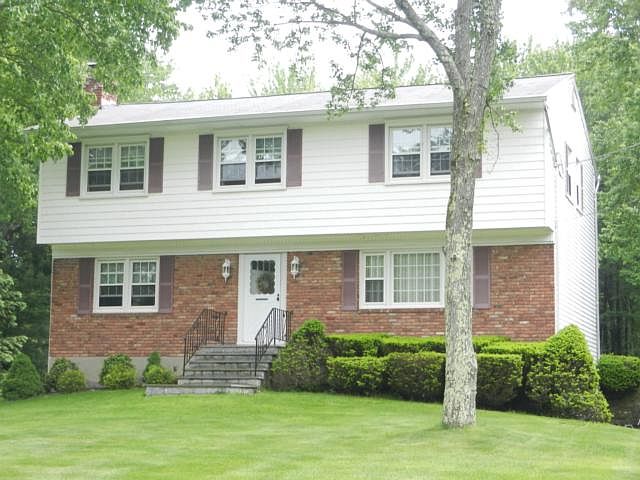 1st image of 17 Greenway Ter N
