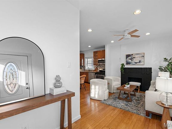 4th image of 2039 Yale Ave