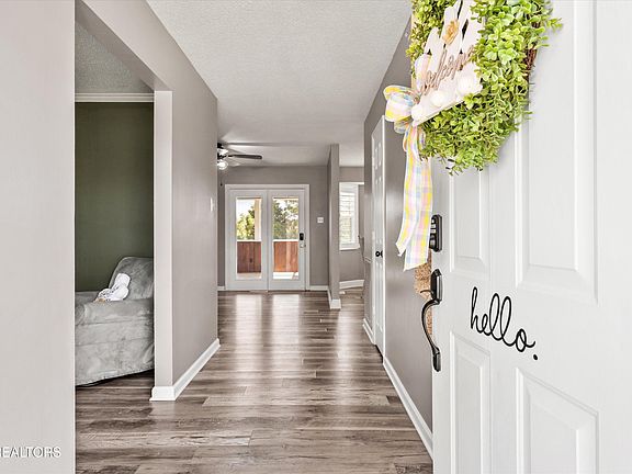 3rd image of 828 View Harbour Rd