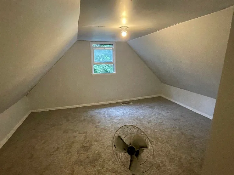 1110 Edgar St — Photo 4