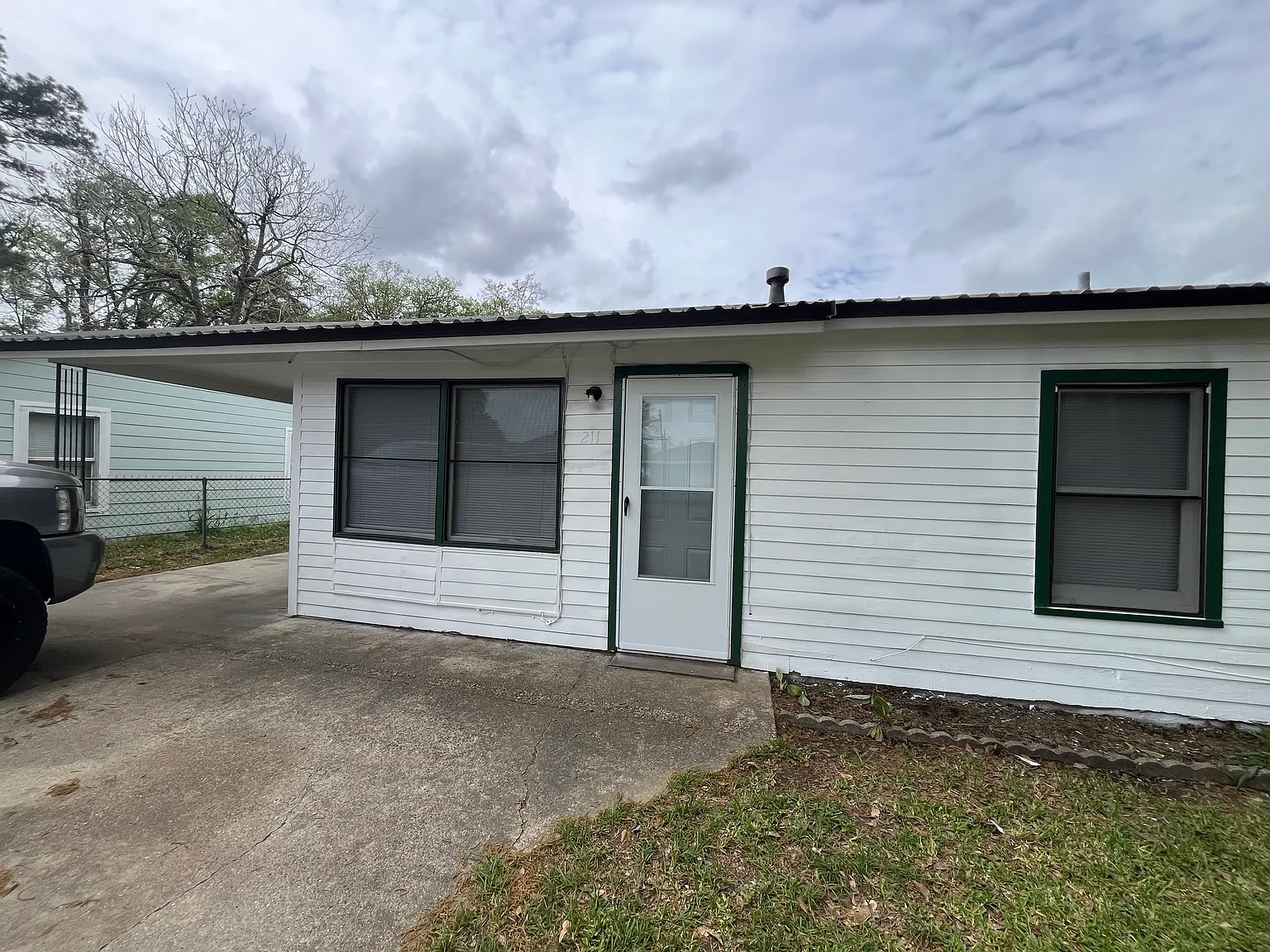2 bed, 833 sqft, $900 — Photo 1