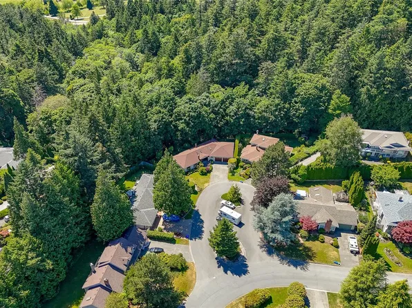4770 Amblewood Dr, Saanich, BC V8Y 2S3