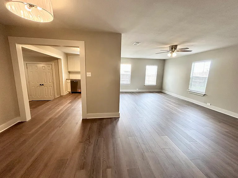 1606 N Travis St — Photo 20