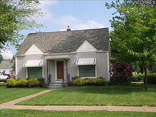 3rd image of 593 E Lake Ave