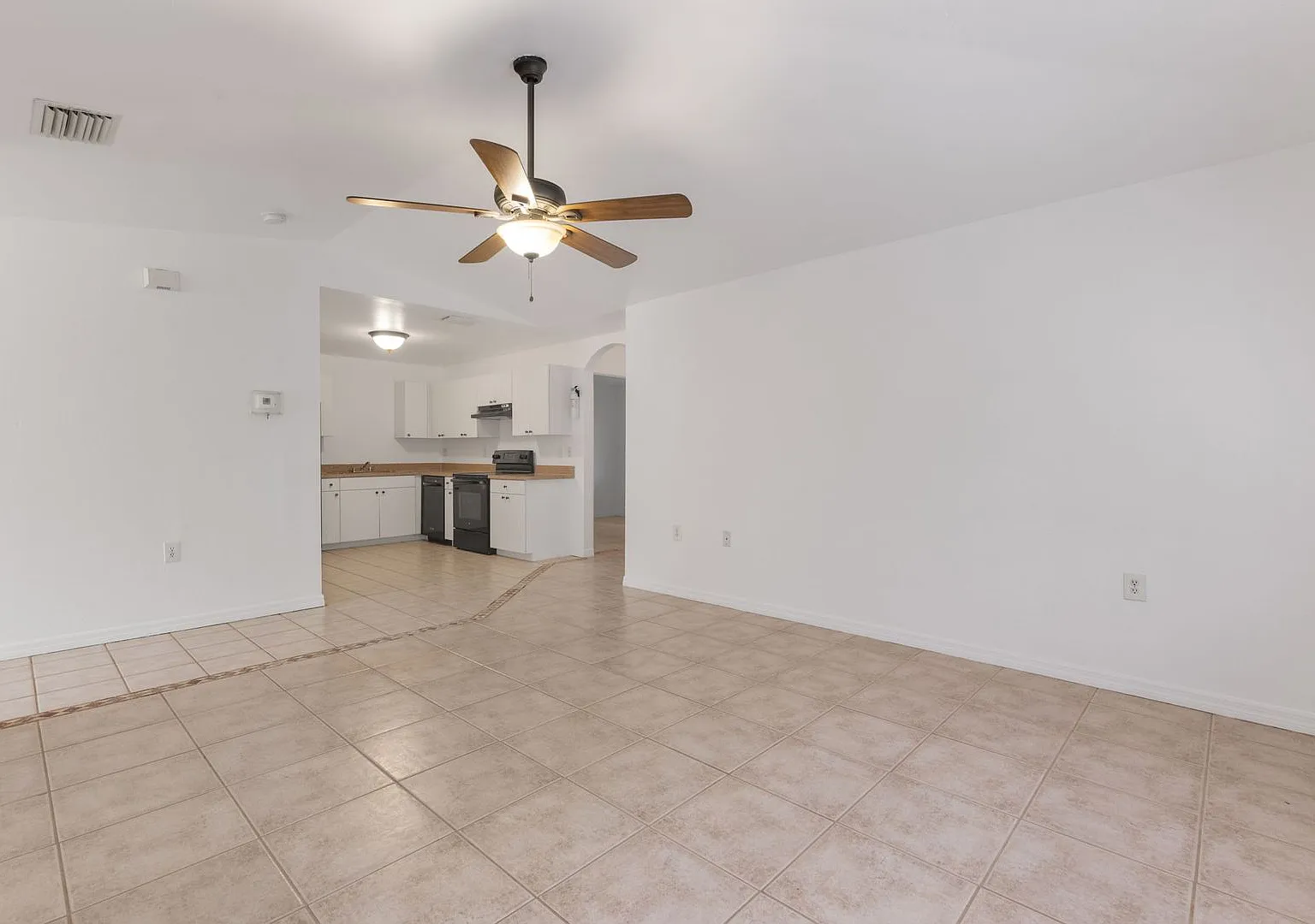 Duplex Lehigh Acres 221 — Photo 3