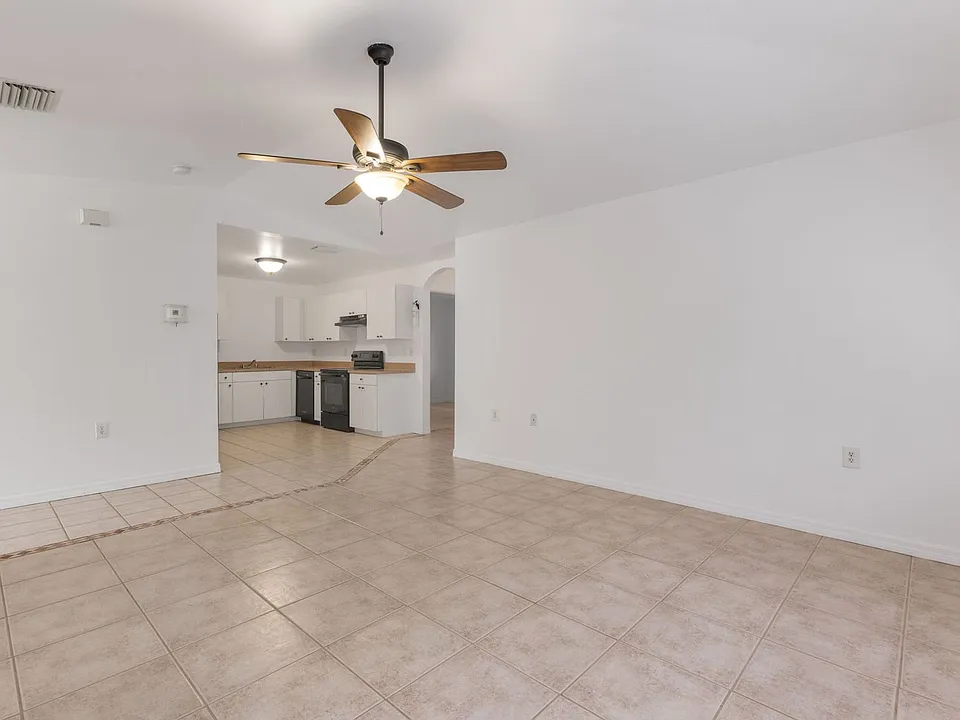 221 Meadow Rd