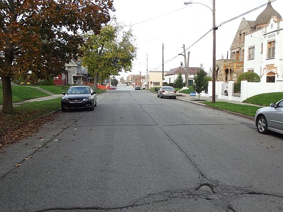3rd image of 557 E Washington St