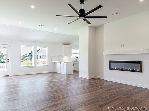 2nd image of 2421 W Main St