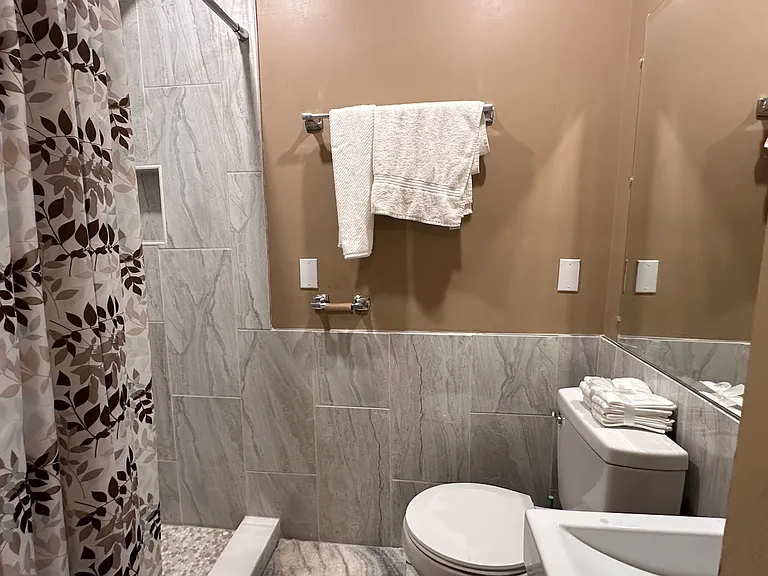 111 Drake St #A — Photo 6