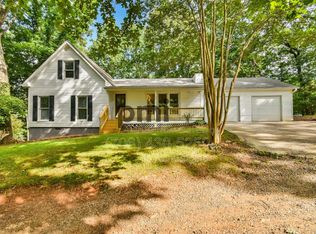 135 Beacon Hill Dr, Cleveland, GA 30528